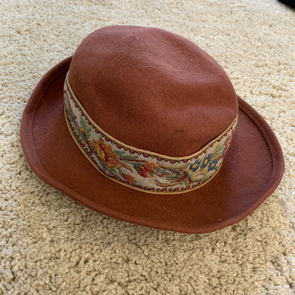 Vintage felt circle hat